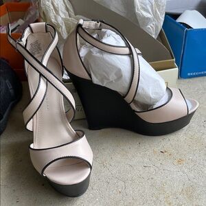 LC Lauren Conrad Black and Cream Wedges